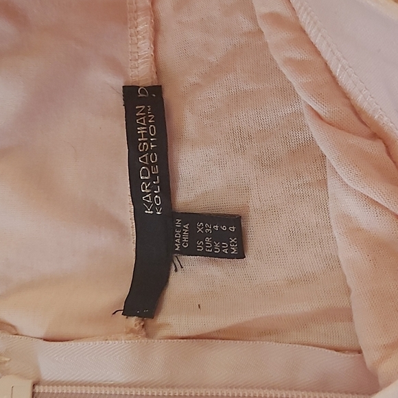 Kardashian kollection peach mesh over same color lighter skirt - Picture 2 of 4